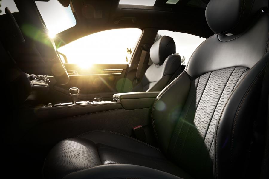 Интерьер Genesis G80 Sport 2017 года  (NA) (фото 32 из 94)